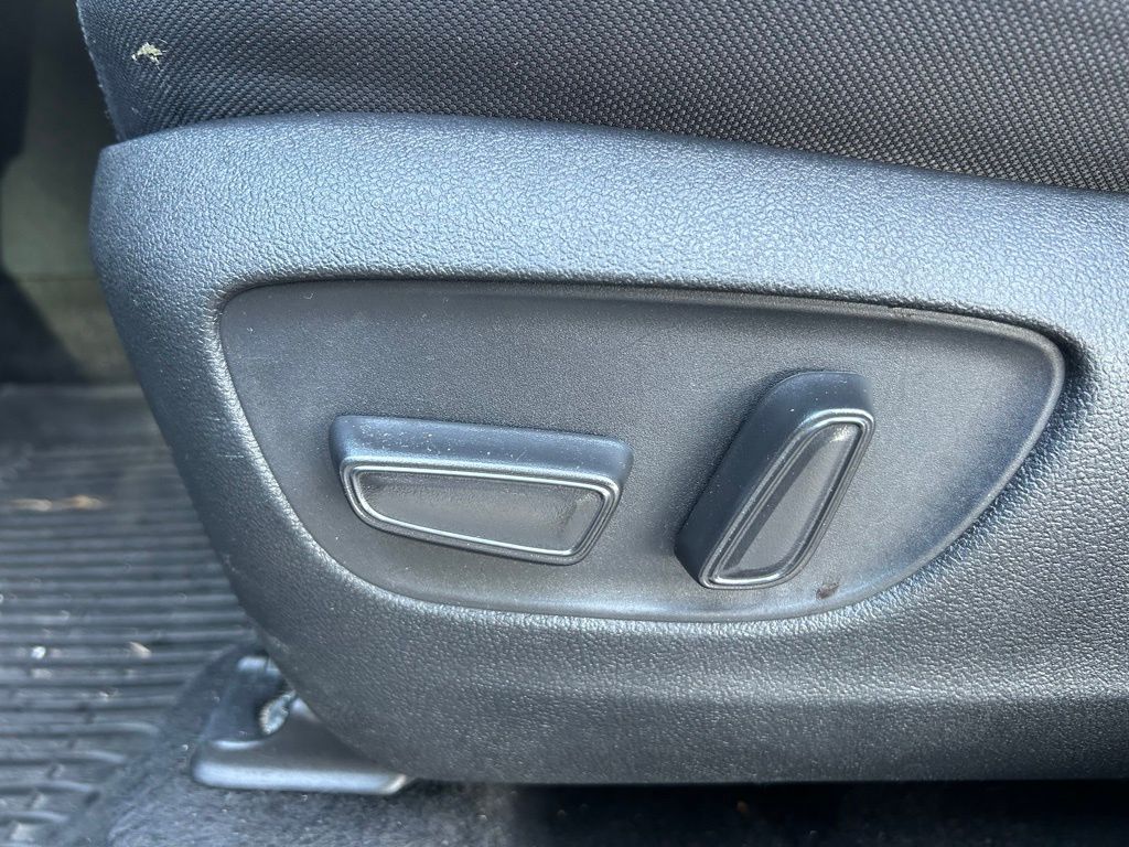 Thumbnail: 2022 Toyota Highlander - 17