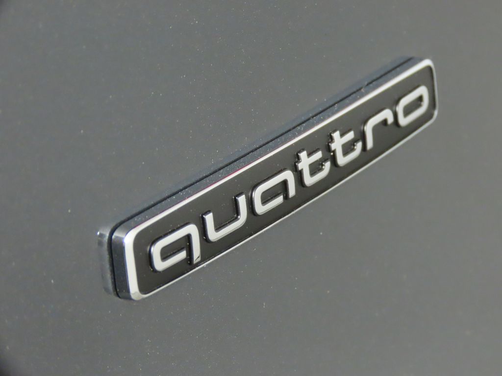 Thumbnail: 2025 Audi Q5 - 10