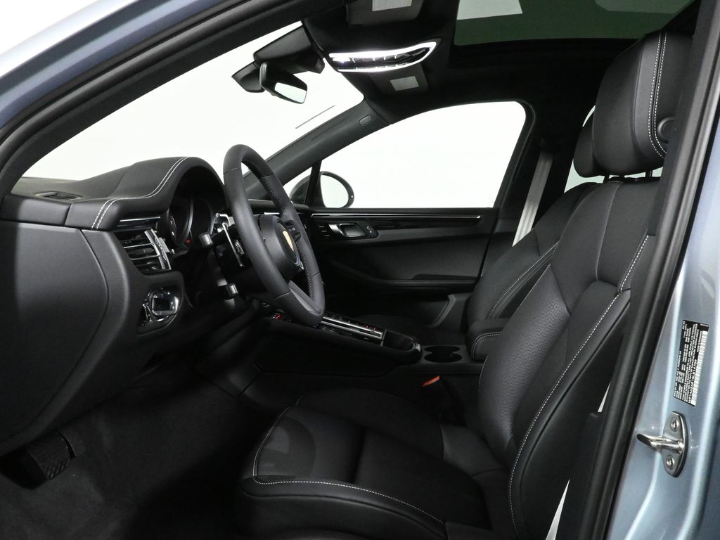 Thumbnail: 2025 Porsche Macan - 5