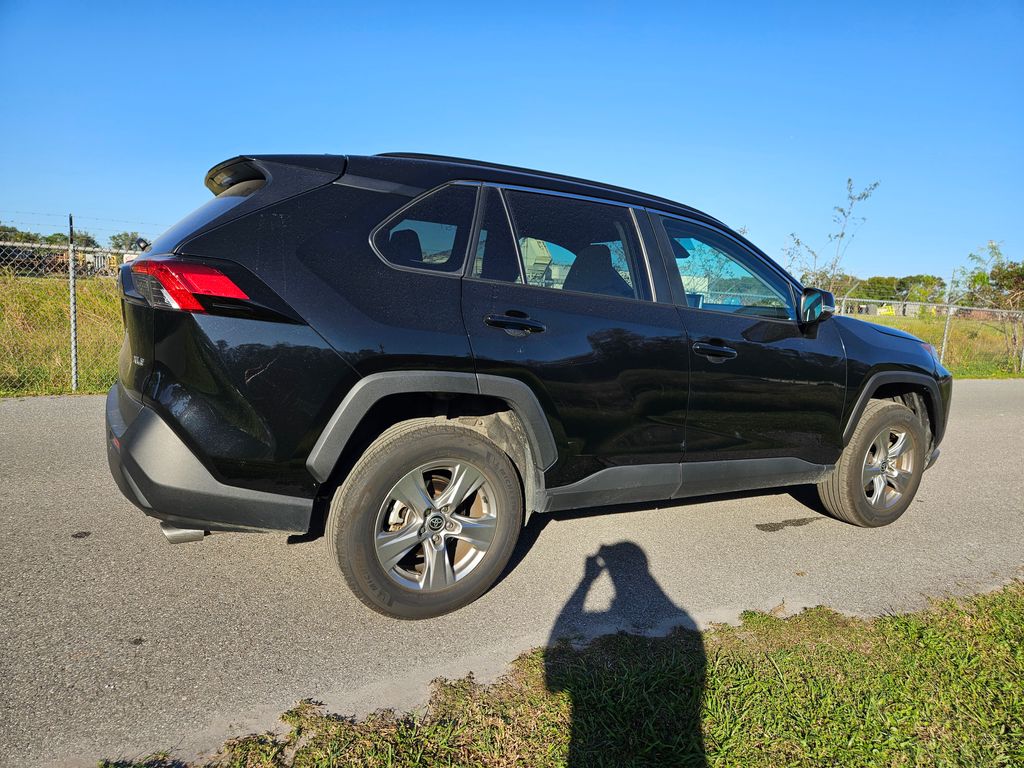 2023 Toyota RAV4 XLE 5