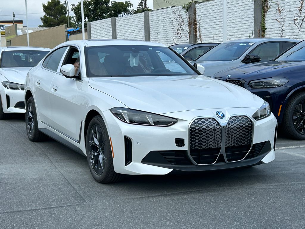 Thumbnail: 2025 BMW i4 - 2