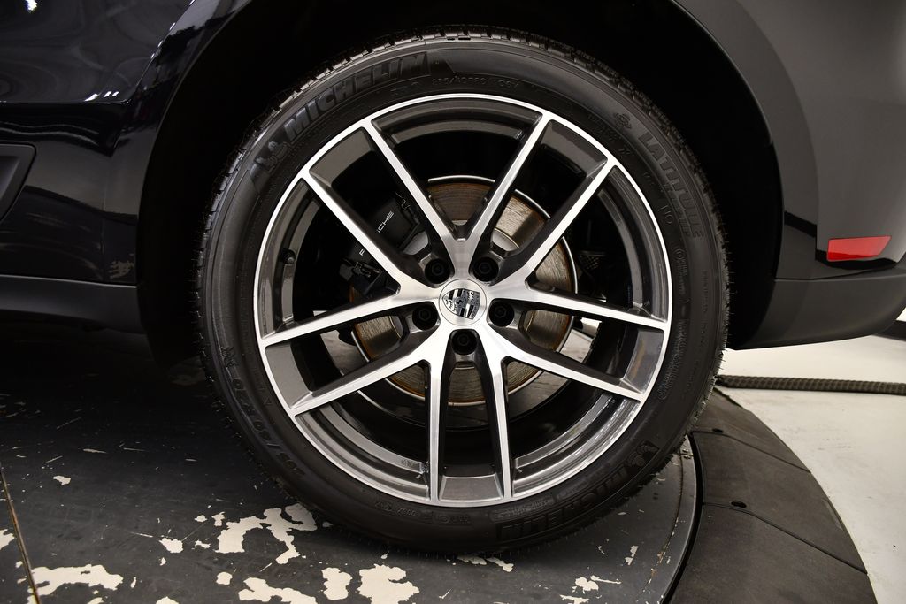 Thumbnail: 2025 Porsche Macan - 17