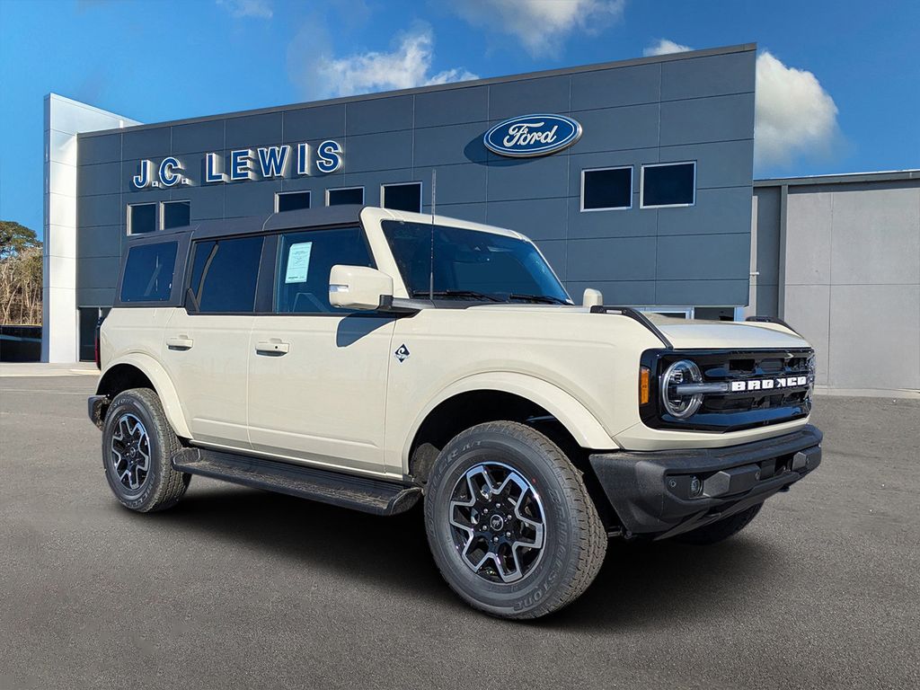 2025 Ford Bronco 4-Door Outer Banks's photo