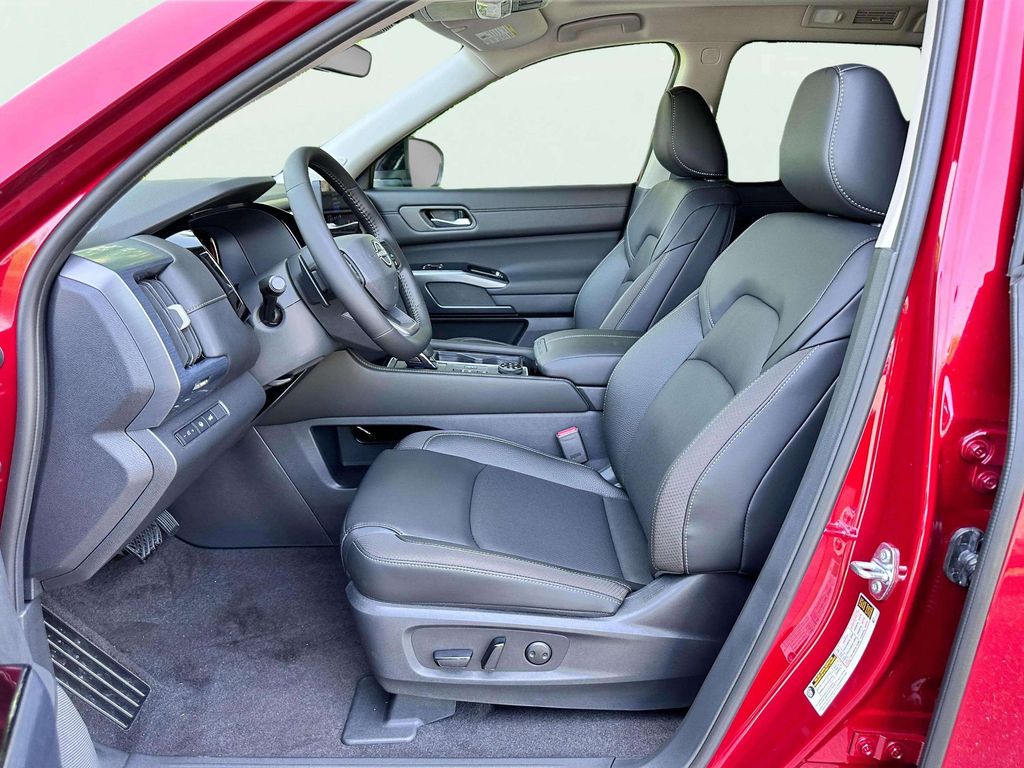 New 2026 Scarlet Ember Tintcoat Nissan SL image 13