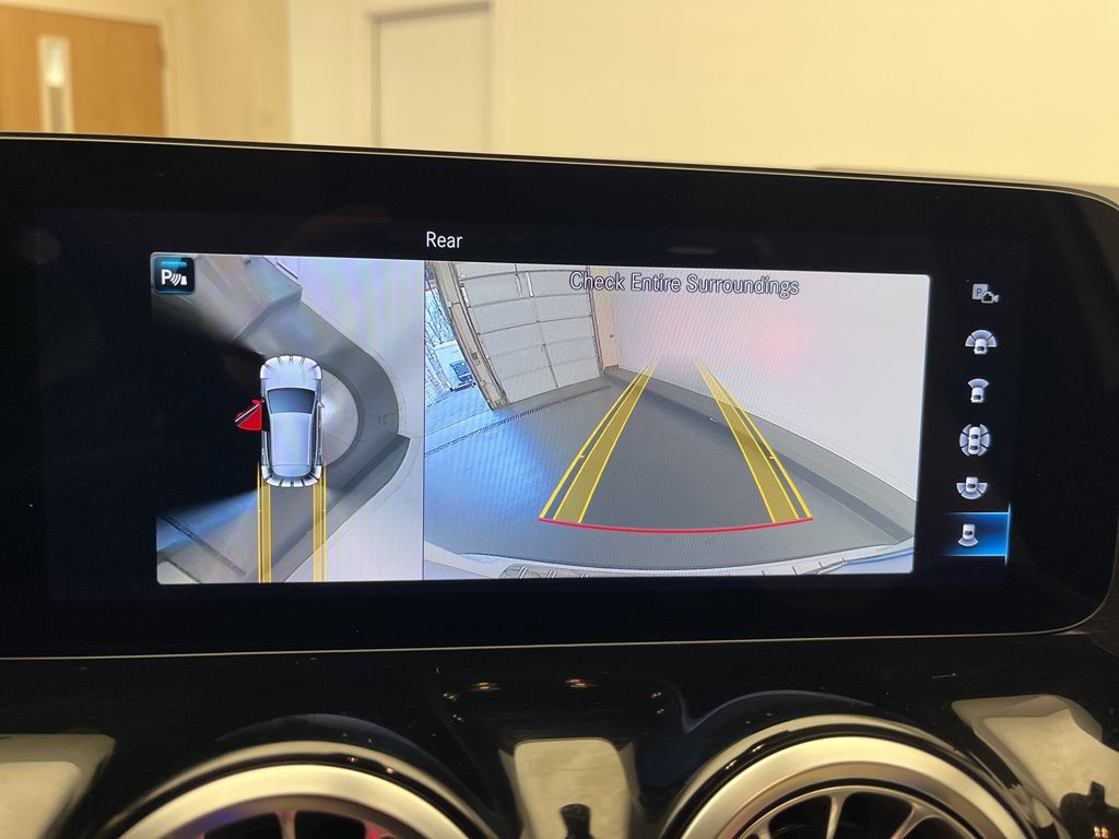 Thumbnail: 2023 Mercedes-Benz GLA - 21