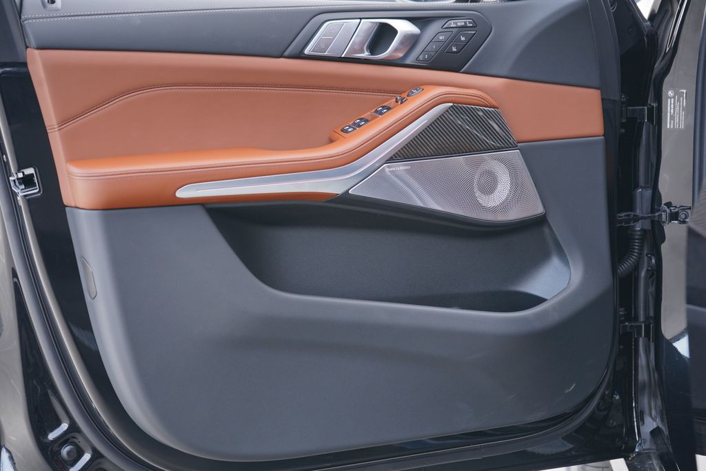 Thumbnail: 2026 BMW X7 - 8