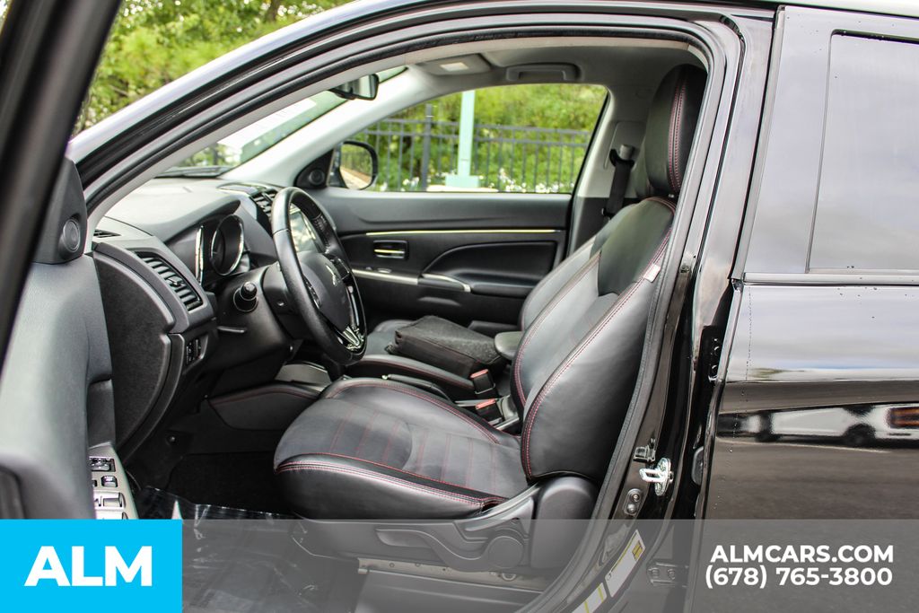 Used 2024 Silver Mitsubishi 2.0 SE image 16
