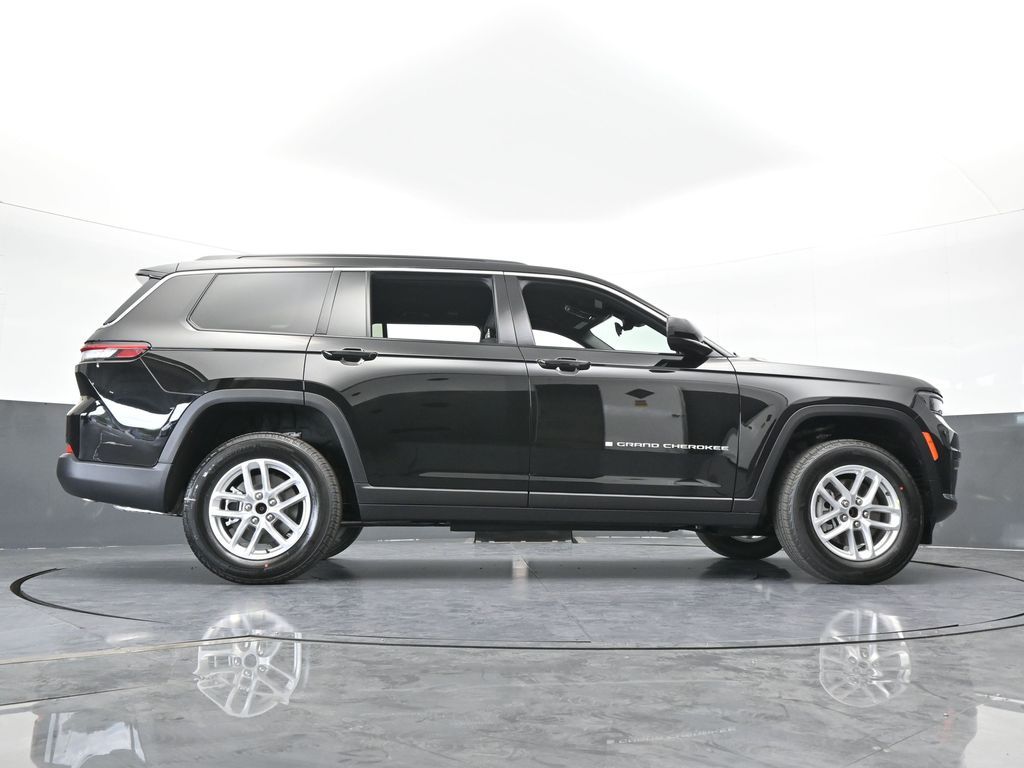 New 2026 Diamond Black Crystal Pearlcoat Jeep Laredo image 59