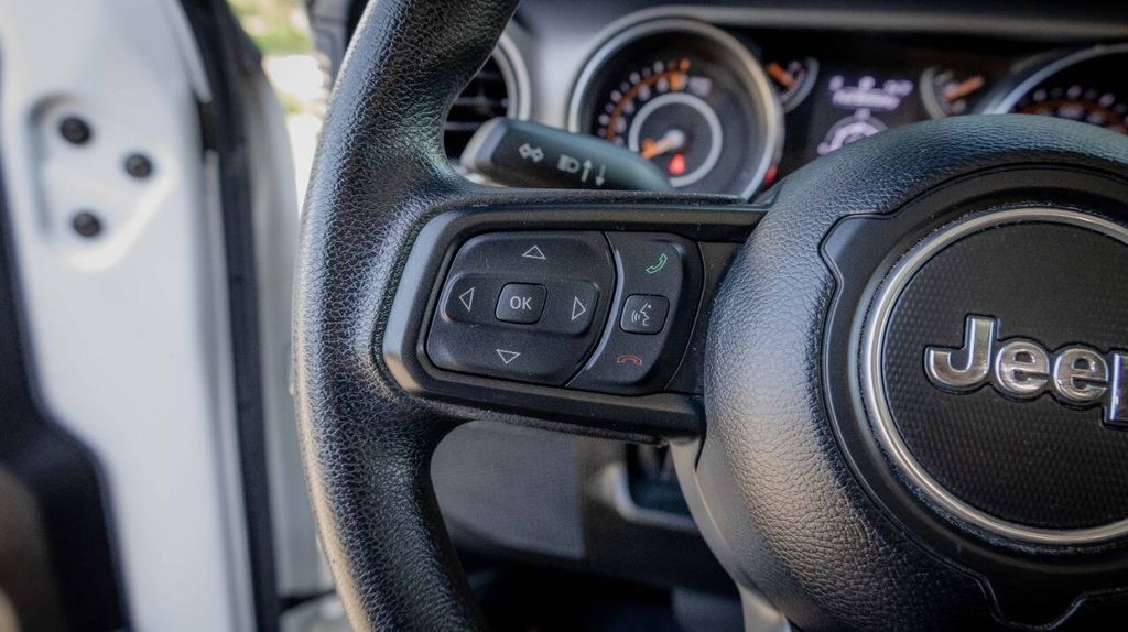 Used 2023 Jeep Gladiator Sport 4D Crew Cab