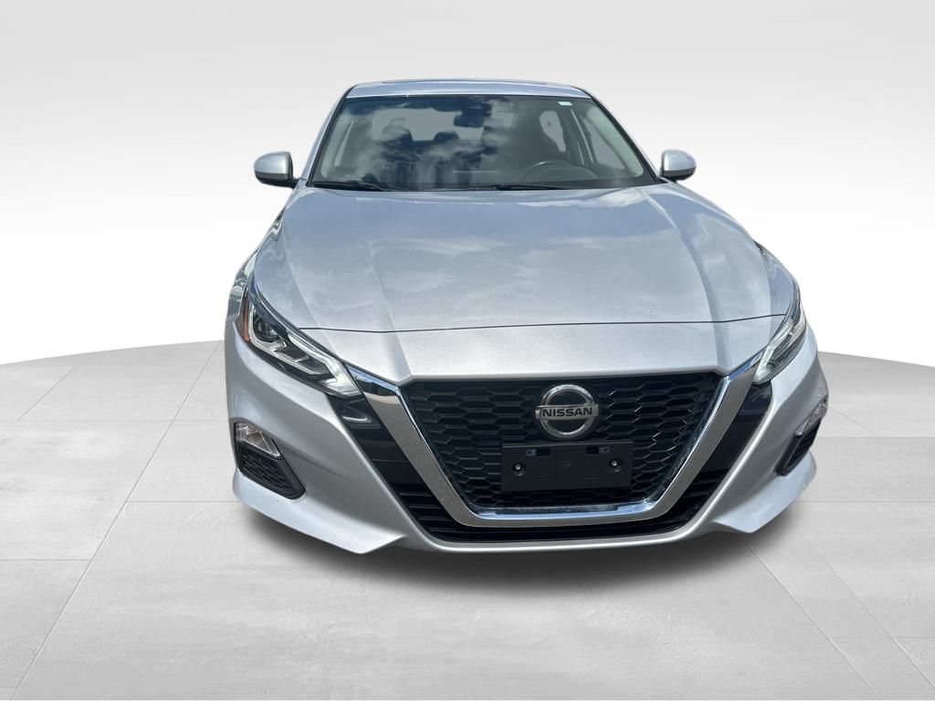 2022 Brilliant Silver Metallic Nissan Altima 2.5 SV FWD Sedan