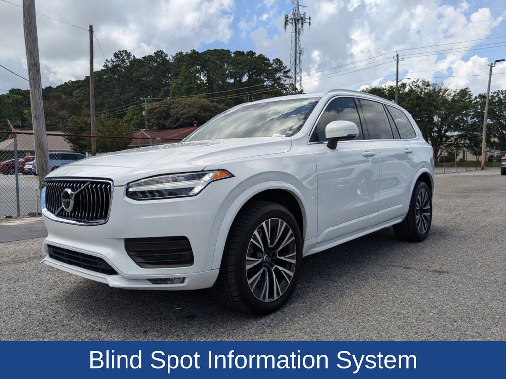 2022 Volvo XC90 T6 Momentum 6-Passenger