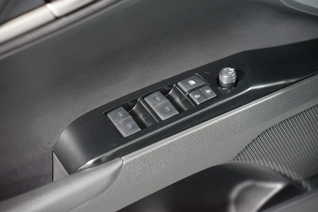 Thumbnail: 2025 Toyota Camry - 31