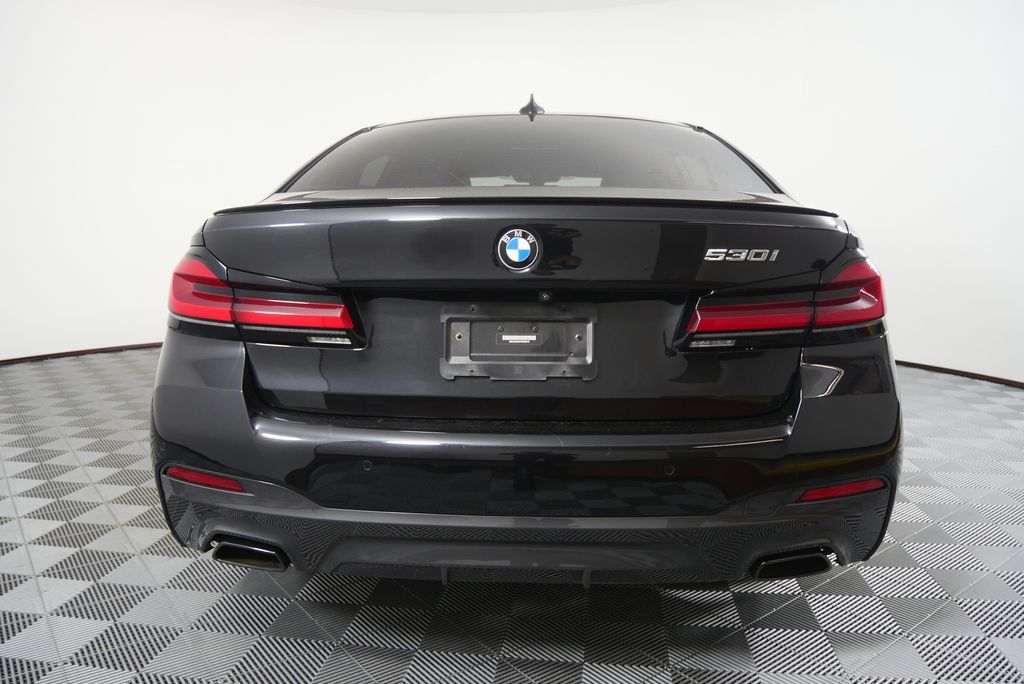 Thumbnail: 2023 BMW 5 Series - 4