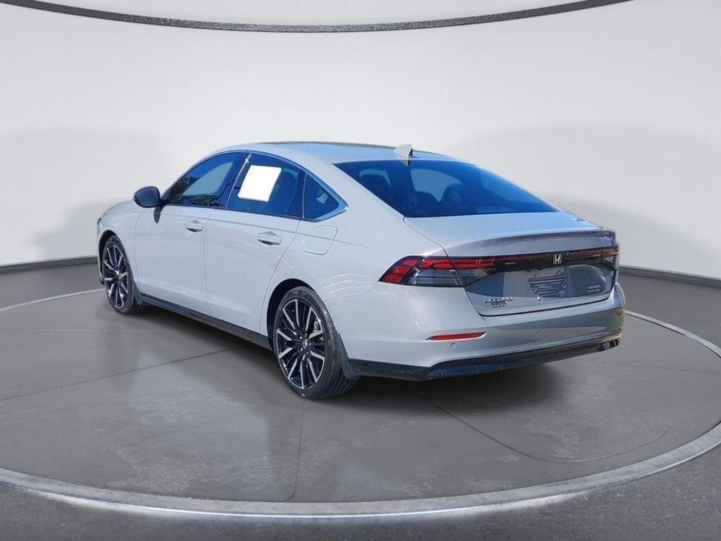 Used 2024  Honda Touring image 5
