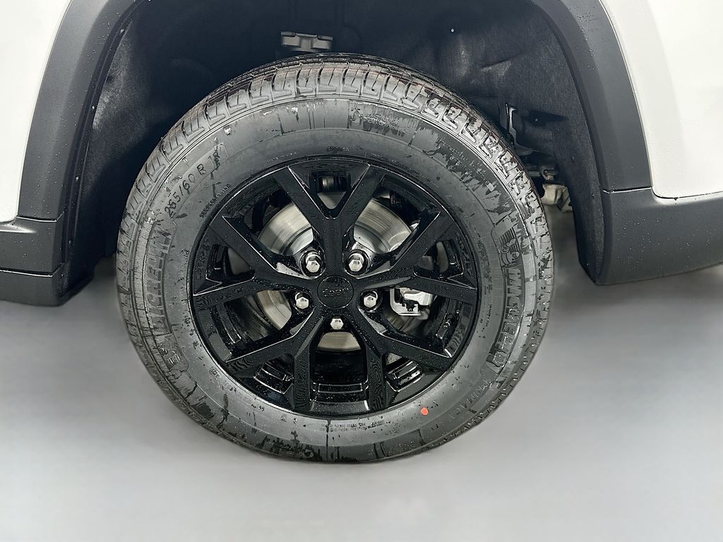 New 2025 White Jeep Altitude X image 17