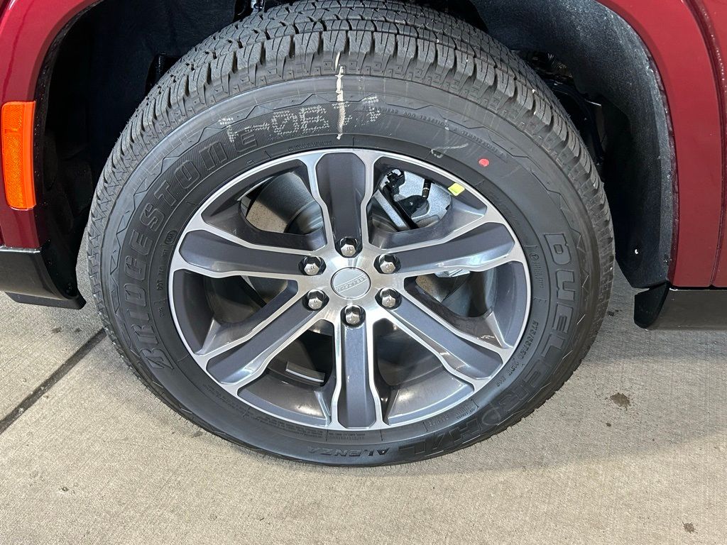 Used 2024 Velvet Red Pearlcoat Jeep Base image 21