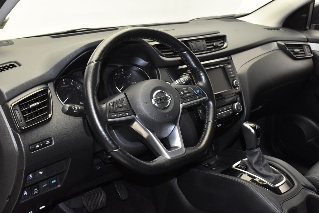 2020 Nissan Rogue Sport SL 18