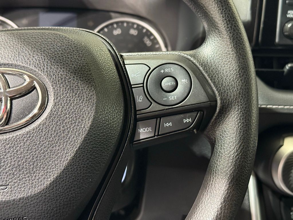 Thumbnail: 2022 Toyota RAV4 - 24