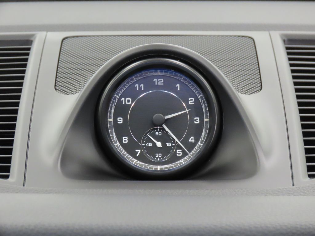 Thumbnail: 2023 Porsche Macan - 23