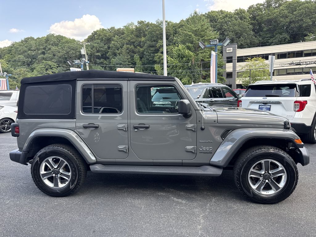 Used 2021 Gray Jeep Unlimited Sahara image 3