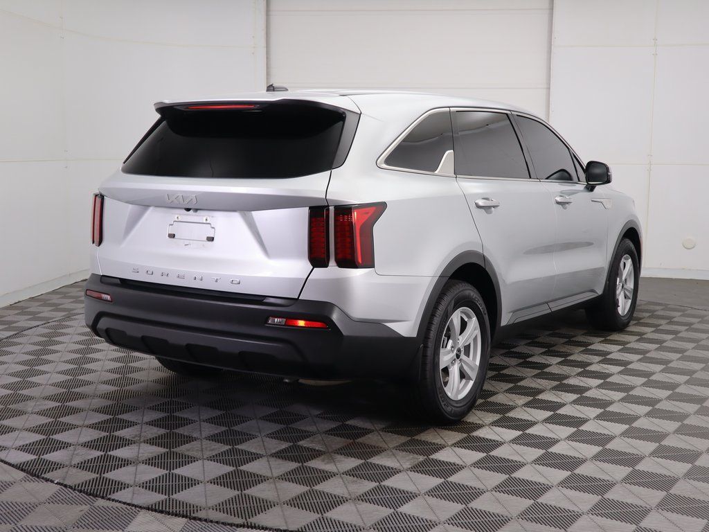 Thumbnail: 2022 Kia Sorento - 5