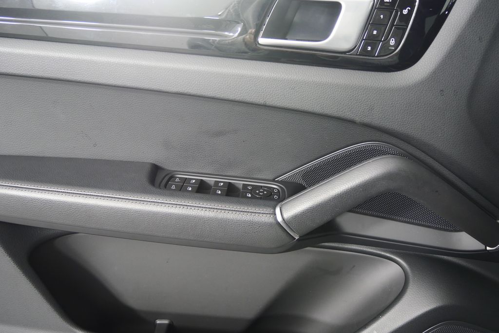 2019 Porsche Cayenne Base 8