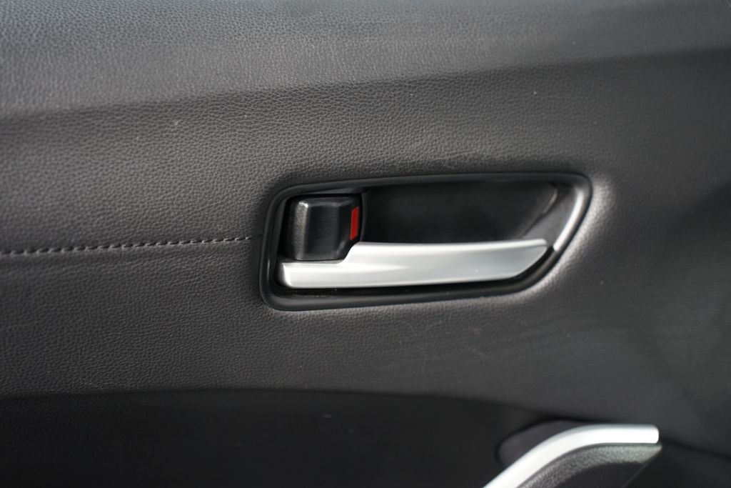 2024 Toyota Corolla Cross XLE 31