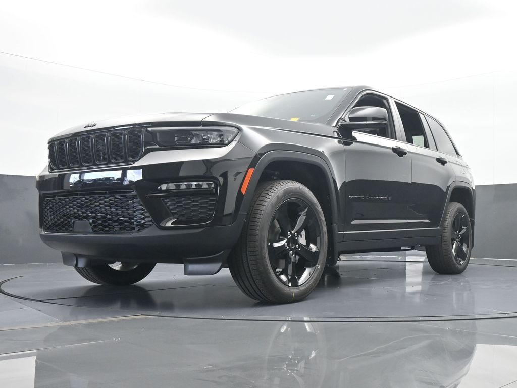 New 2025 Diamond Black Crystal Pearlcoat Jeep Limited image 52