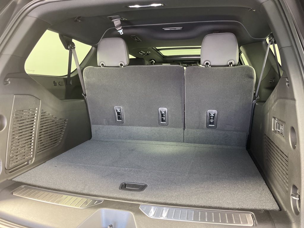 2025 Chevrolet Suburban RST 23