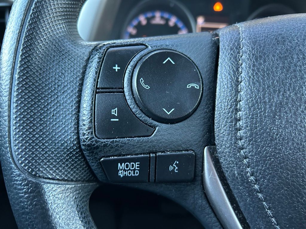 Thumbnail: 2017 Toyota RAV4 - 18