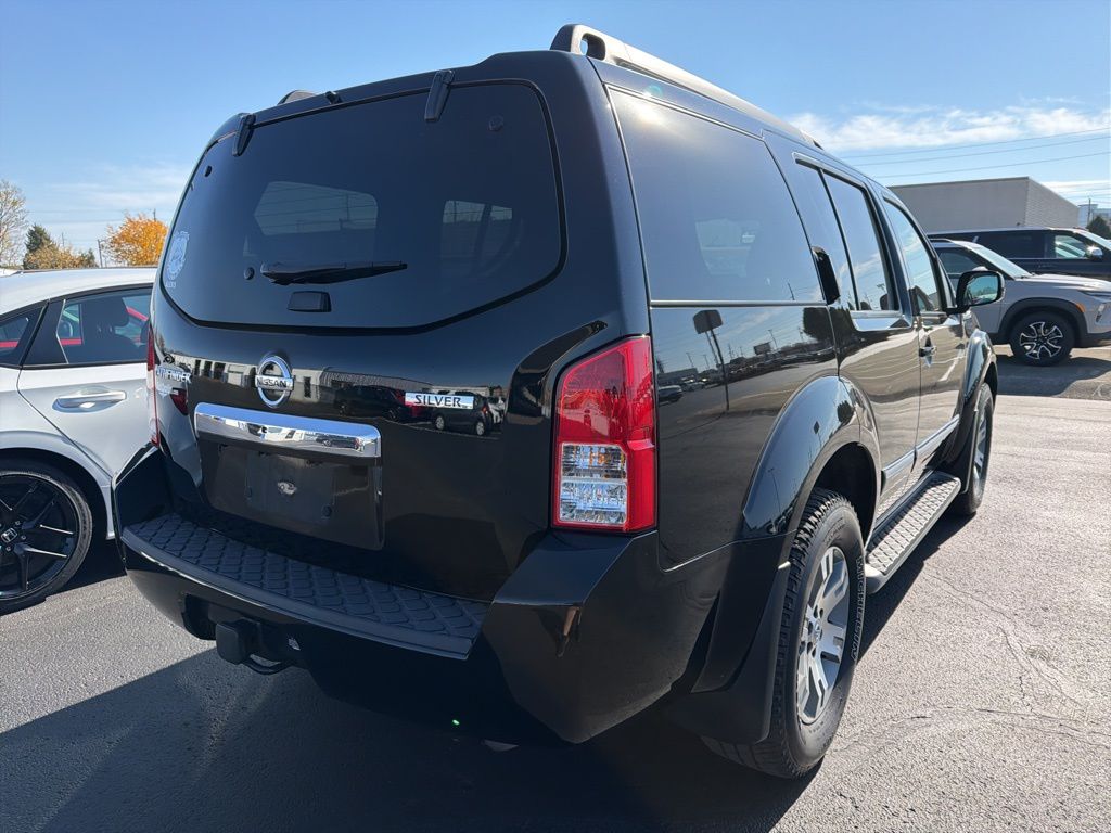 Thumbnail: 2011 Nissan Pathfinder - 3