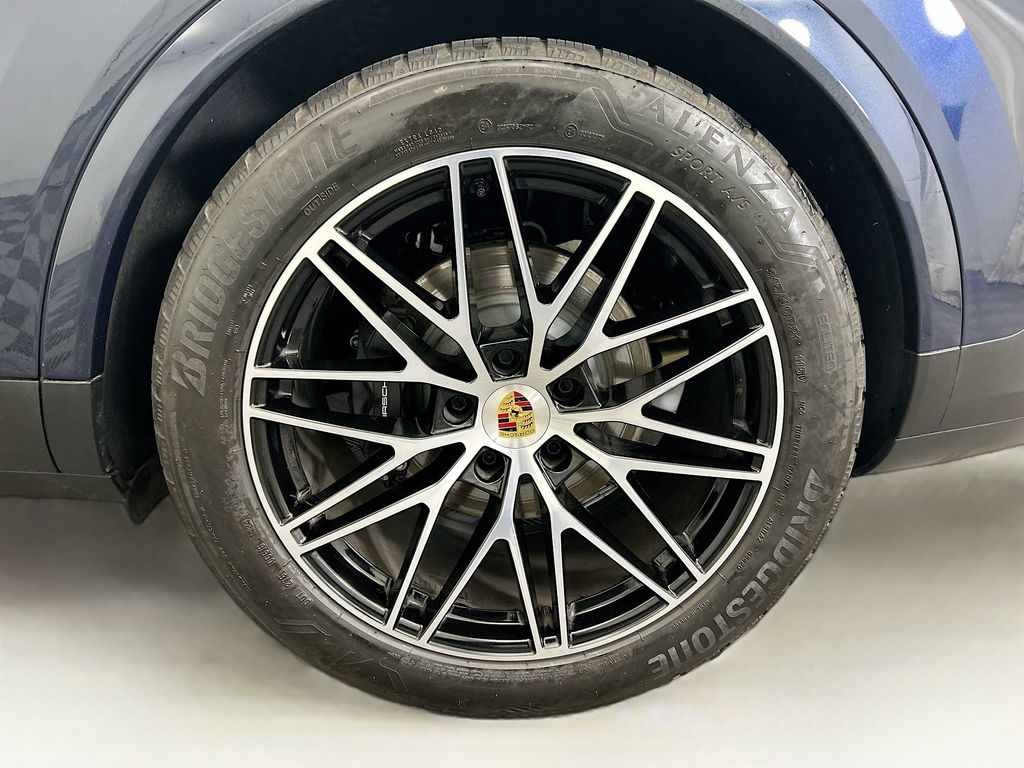 Thumbnail: 2024 Porsche  - 32