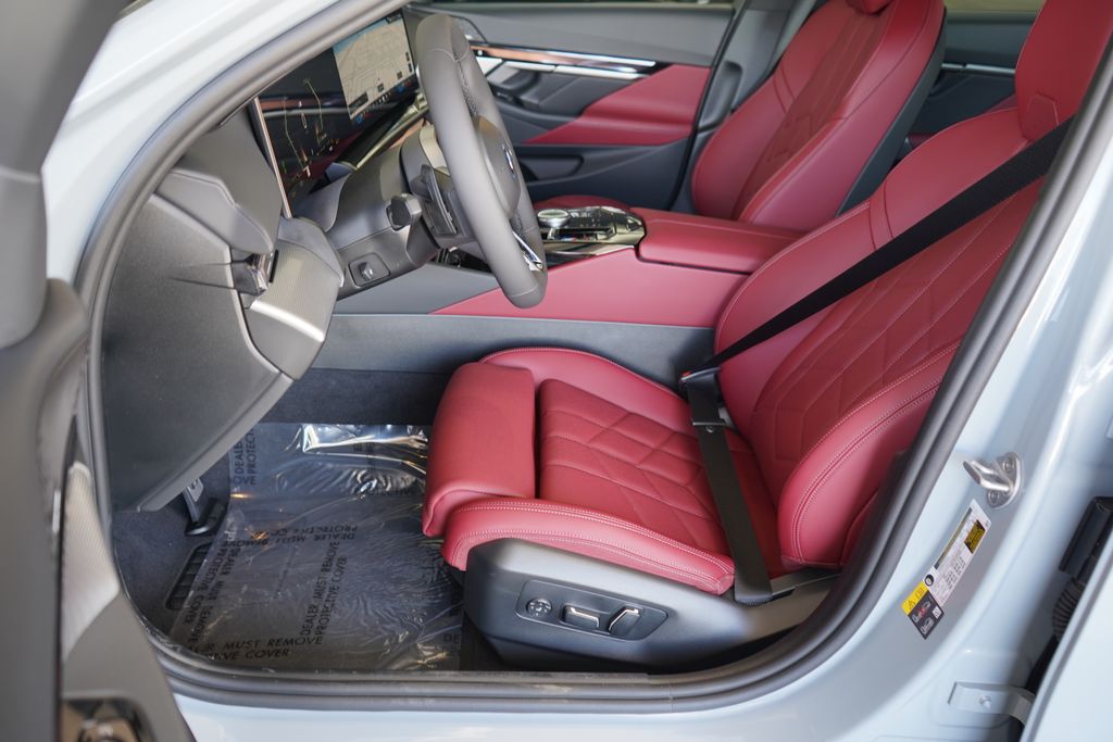 Thumbnail: 2026 BMW i5 - 10