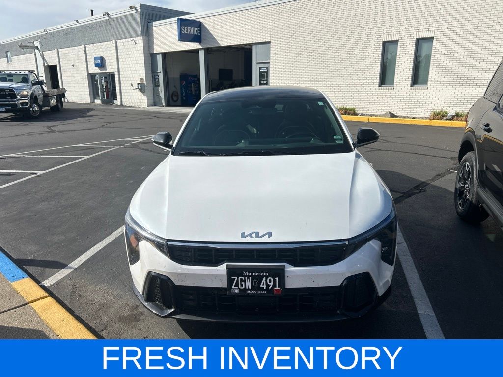 Snow White Pearl 2025 Kia K4 Sedan Front-Wheel Drive Continuously Variable Transmission