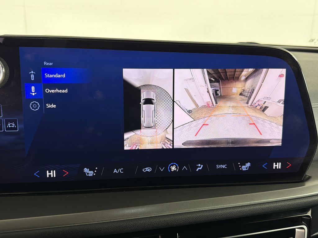 used 2024 Chevrolet Traverse car, priced at $31,900