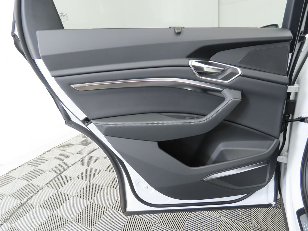 Thumbnail: 2024 Audi Q8 e-tron - 27
