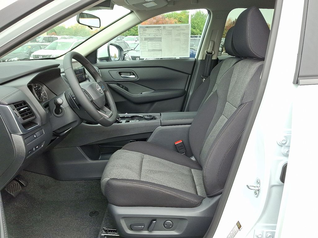 Thumbnail: 2026 Nissan Rogue - 5