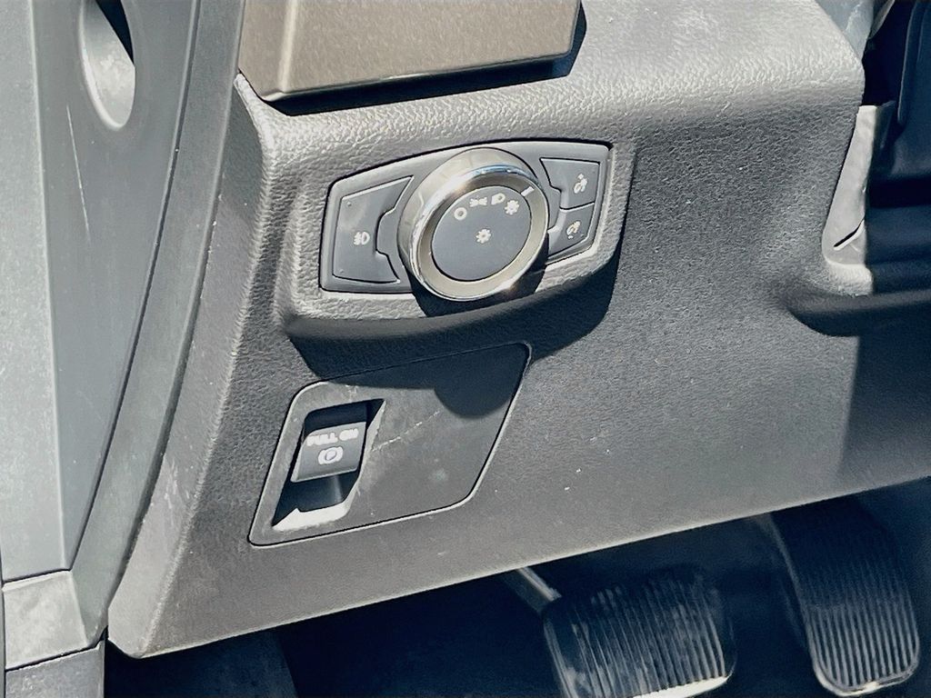 Used 2021 Black Ford XLT image 10