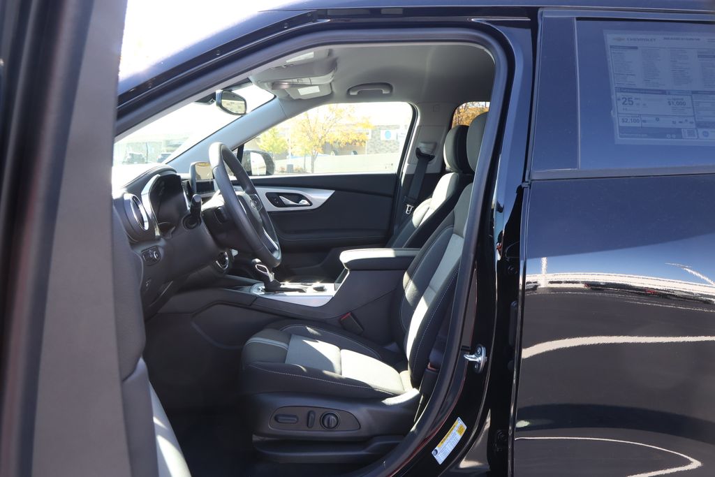 Thumbnail: 2025 Chevrolet Blazer - 14