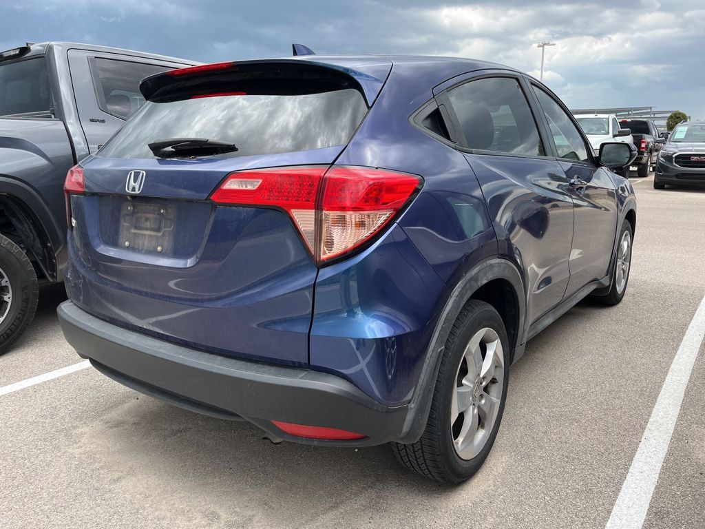 Thumbnail: 2016 Honda HR-V - 3