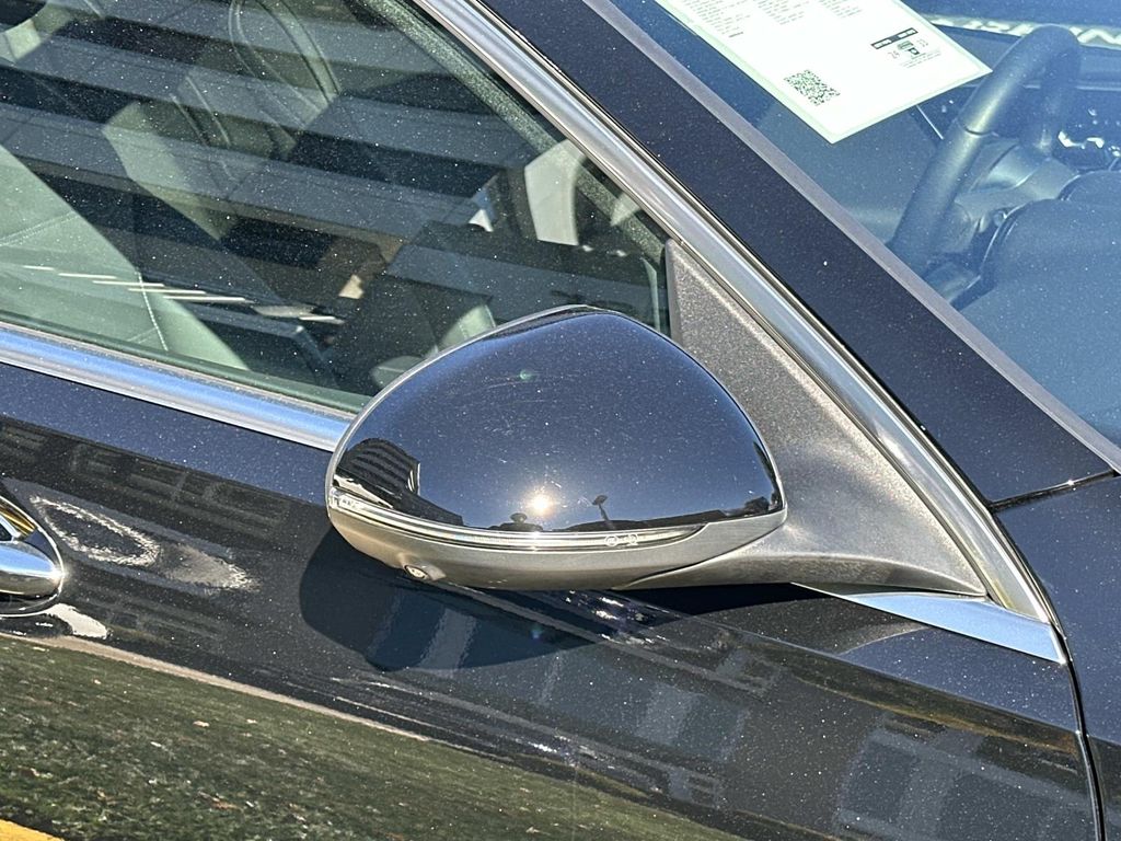 Thumbnail: 2025 Mercedes-Benz C-Class - 18