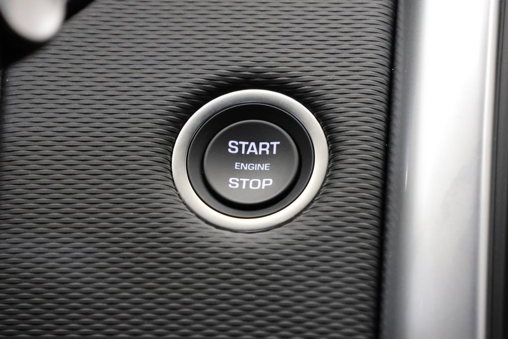 Thumbnail: 2026 Land Rover Discovery - 19