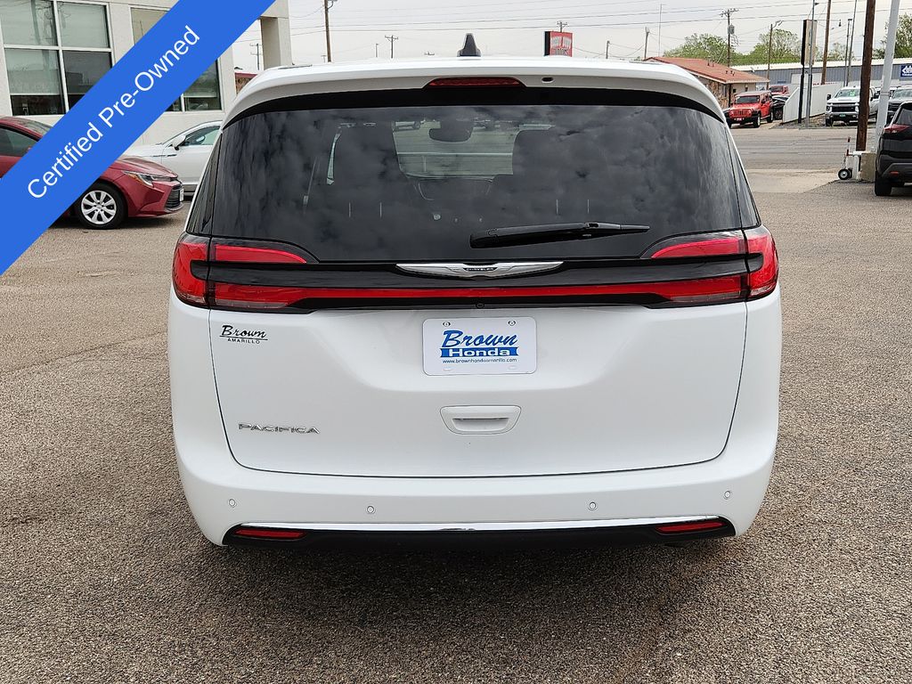 2024 Chrysler Pacifica Touring L - 8