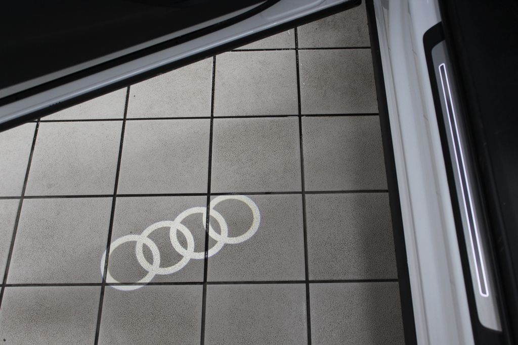 2025 Audi e-tron Premium 11