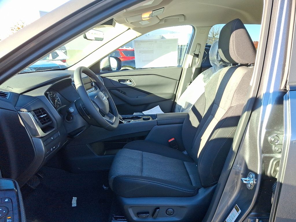 Thumbnail: 2026 Nissan Rogue - 5