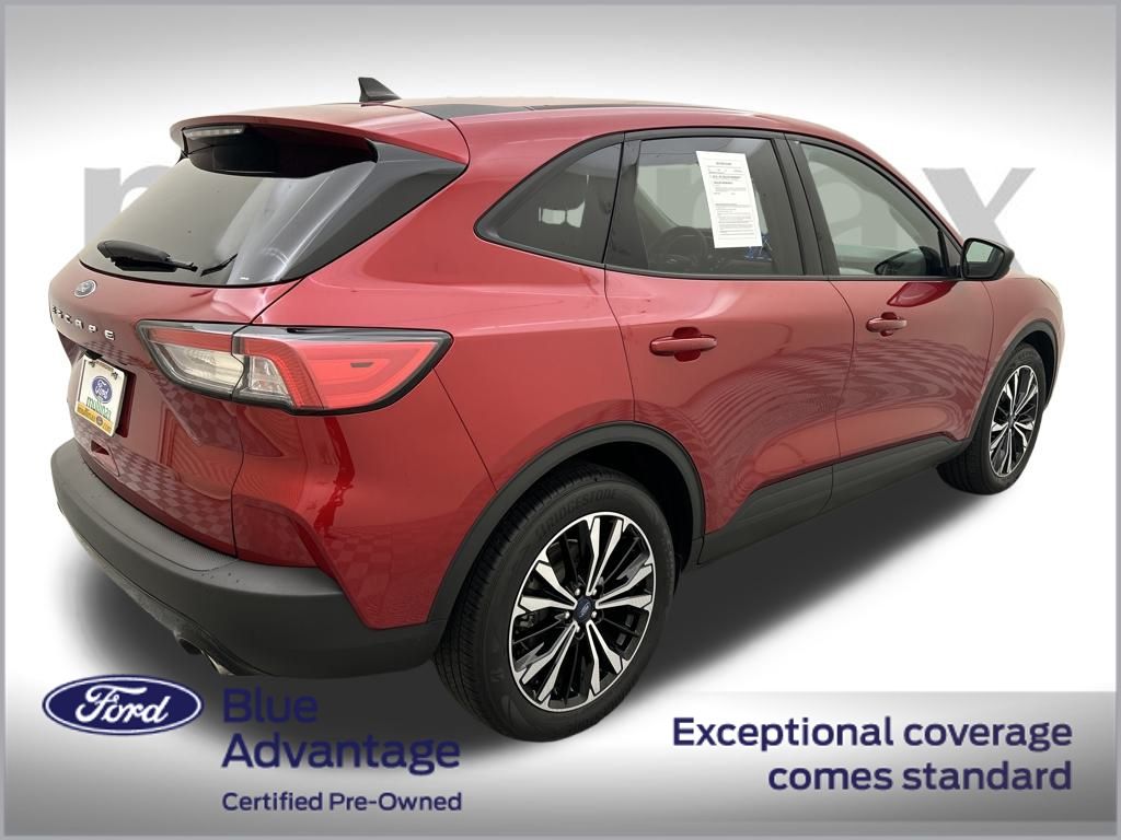 2021 Ford Escape SE photo 3
