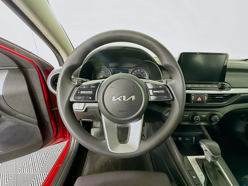 Thumbnail: 2022 Kia Forte - 11