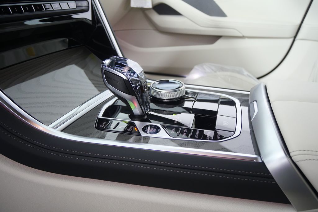 Thumbnail: 2026 BMW 8 Series - 25