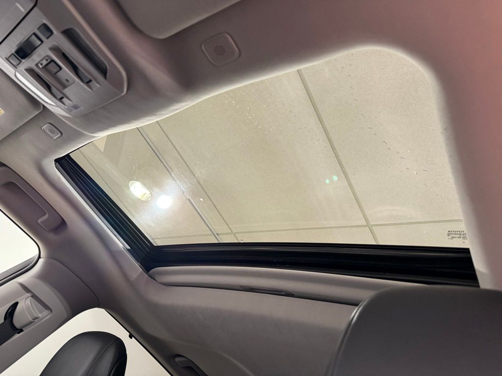 Thumbnail: 2024 Toyota Highlander - 18