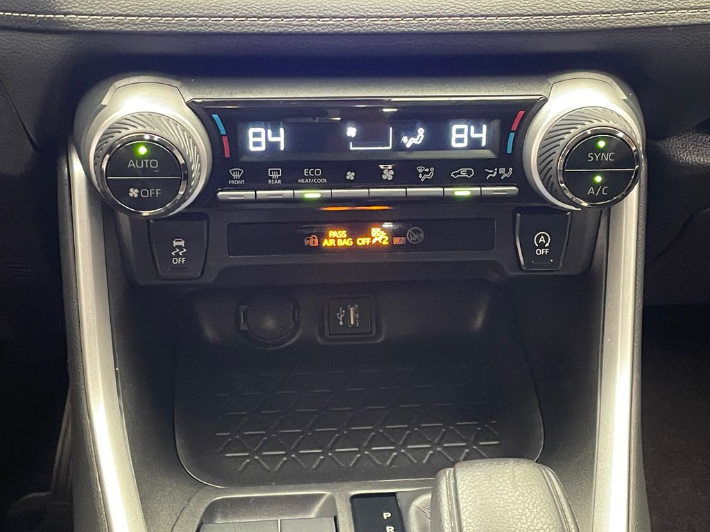 2023 Toyota RAV4 XLE 27